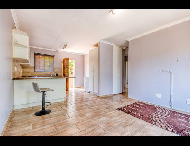 2 BEDROOM TOWNHOUSE RENTED IN HONEYDEW MANOR